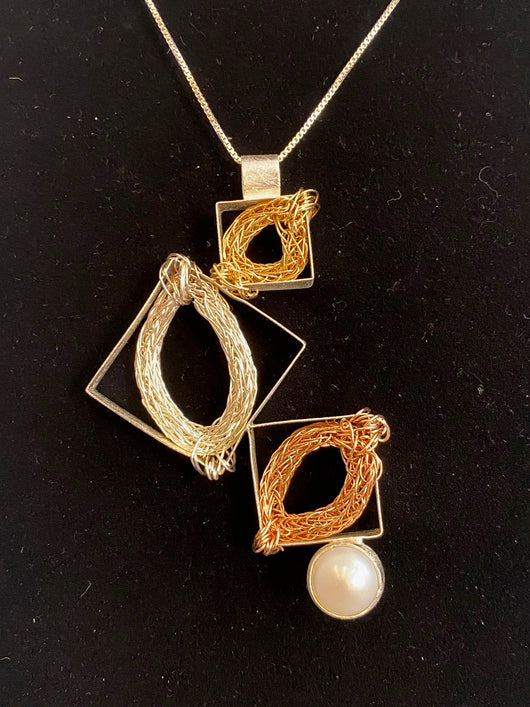 Triple frame pendant necklace